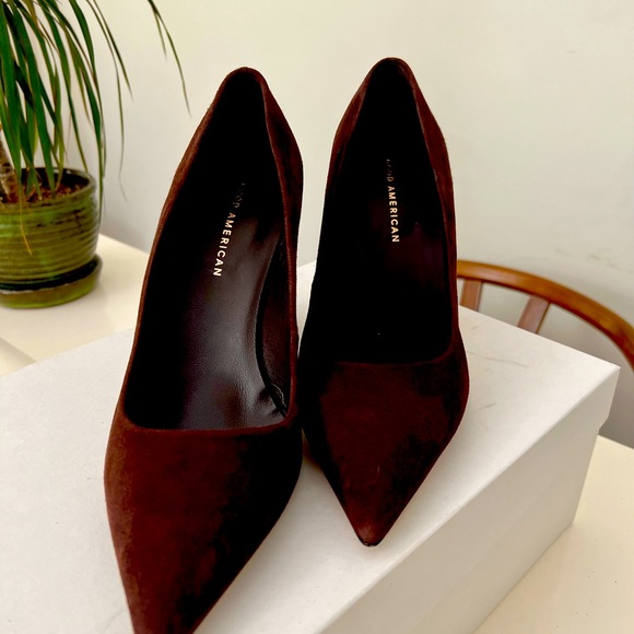NWT-Good American Statement Pump- Chocolate Brown Suede - Picture 3 of 5